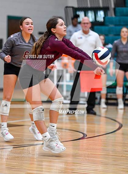 Thumbnail 1 in Schulenburg vs Johnson City (UIL 2A Region IV Final) photogallery.