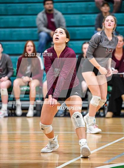 Thumbnail 3 in Schulenburg vs Johnson City (UIL 2A Region IV Final) photogallery.