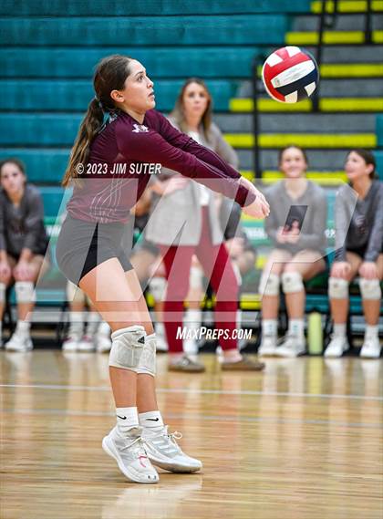 Thumbnail 3 in Schulenburg vs Johnson City (UIL 2A Region IV Final) photogallery.