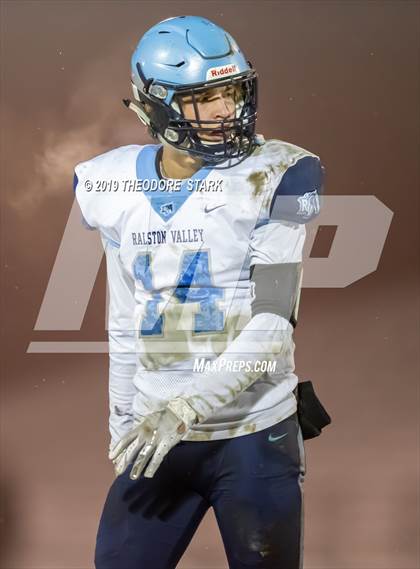 Thumbnail 3 in Ralston Valley vs. Columbine (CHSAA 5A Semifinal) photogallery.