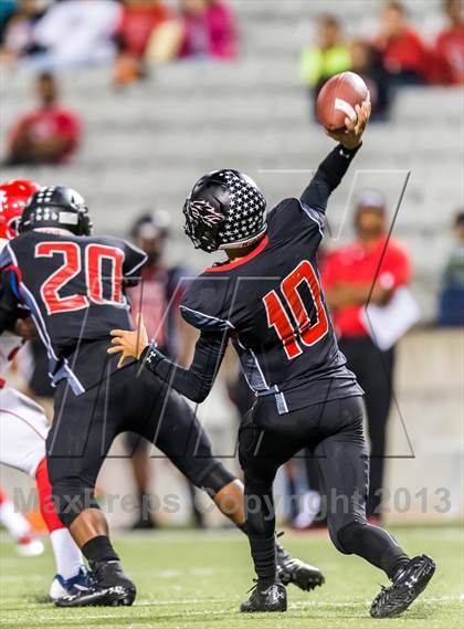 Thumbnail 2 in Alief Taylor vs. Langham Creek (UIL 5A Bi-District Playoff) photogallery.