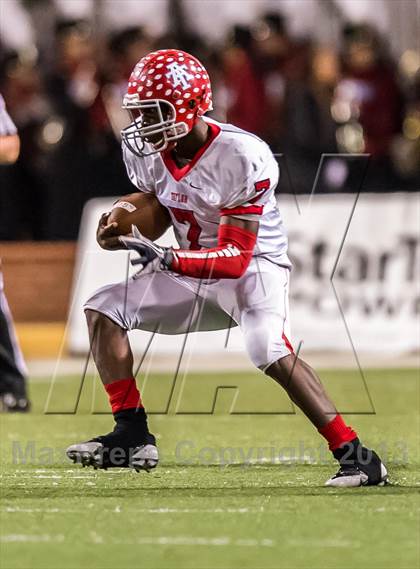 Thumbnail 3 in Alief Taylor vs. Langham Creek (UIL 5A Bi-District Playoff) photogallery.