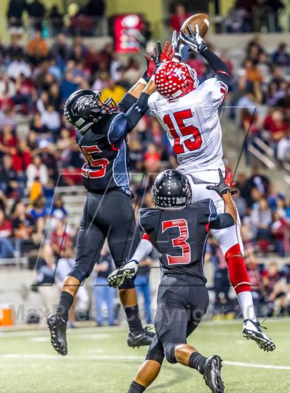 Thumbnail 2 in Alief Taylor vs. Langham Creek (UIL 5A Bi-District Playoff) photogallery.