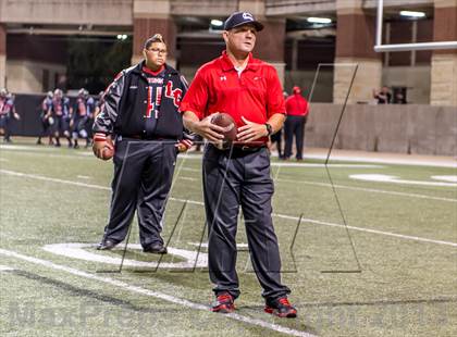 Thumbnail 2 in Alief Taylor vs. Langham Creek (UIL 5A Bi-District Playoff) photogallery.