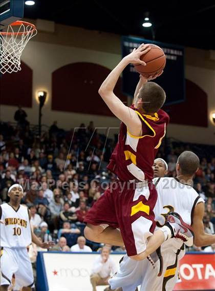 Thumbnail 2 in El Camino vs Torrey Pines (SDS D1 Final) photogallery.