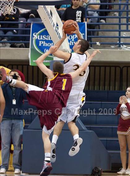 Thumbnail 3 in El Camino vs Torrey Pines (SDS D1 Final) photogallery.