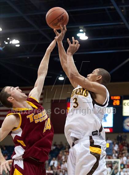 Thumbnail 2 in El Camino vs Torrey Pines (SDS D1 Final) photogallery.