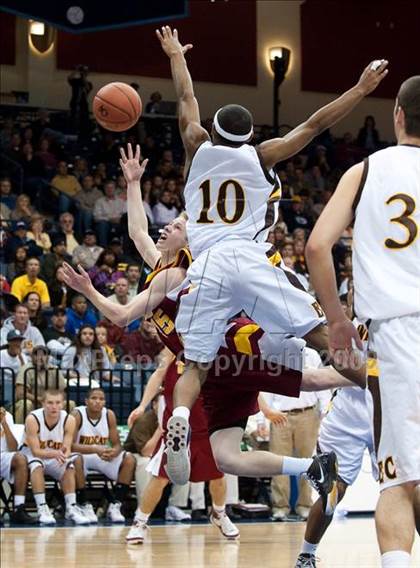 Thumbnail 2 in El Camino vs Torrey Pines (SDS D1 Final) photogallery.