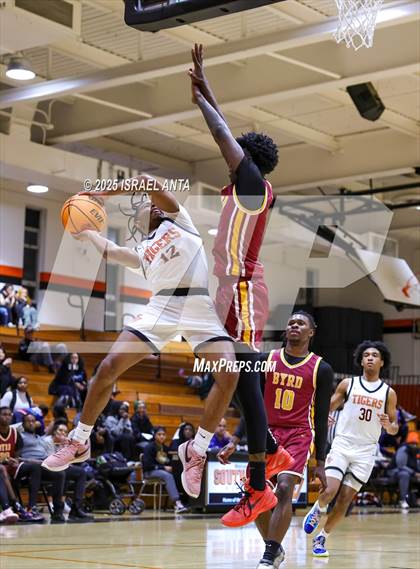 Thumbnail 2 in Douglas Byrd @ South View photogallery.