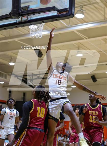 Thumbnail 3 in Douglas Byrd @ South View photogallery.
