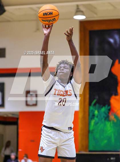 Thumbnail 3 in Douglas Byrd @ South View photogallery.