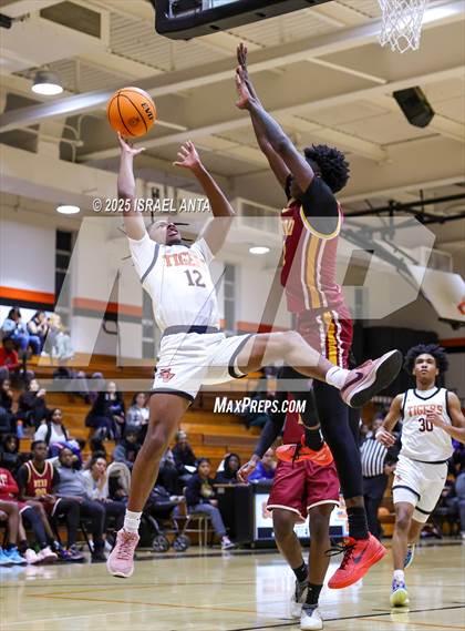 Thumbnail 2 in Douglas Byrd @ South View photogallery.