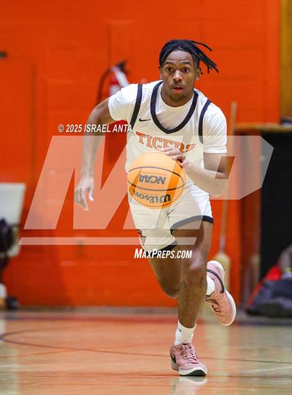 Thumbnail 2 in Douglas Byrd @ South View photogallery.