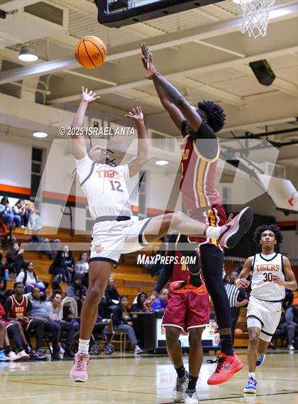 Thumbnail 3 in Douglas Byrd @ South View photogallery.