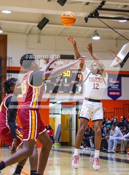 Thumbnail 2 in Douglas Byrd @ South View photogallery.