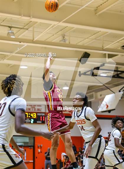 Thumbnail 2 in Douglas Byrd @ South View photogallery.