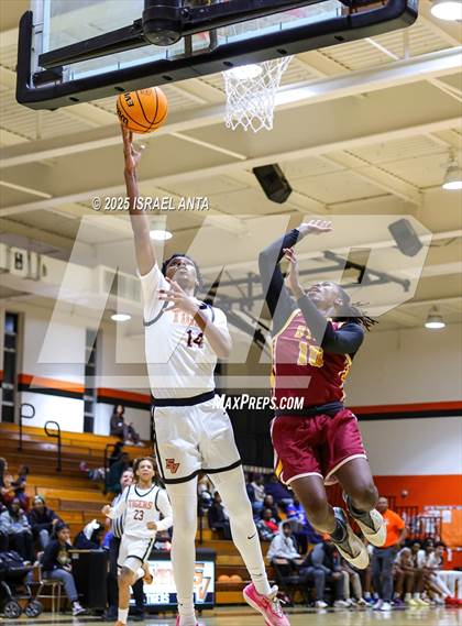 Thumbnail 3 in Douglas Byrd @ South View photogallery.