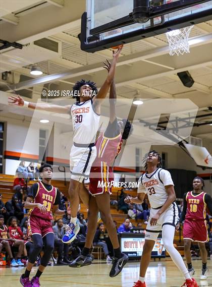 Thumbnail 3 in Douglas Byrd @ South View photogallery.