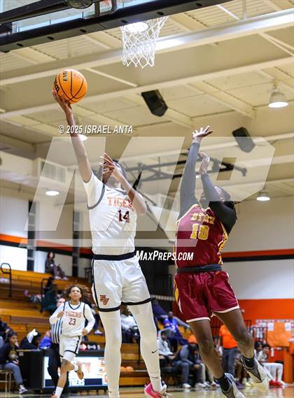 Thumbnail 2 in Douglas Byrd @ South View photogallery.