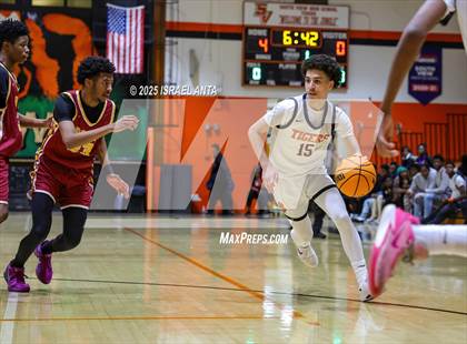Thumbnail 2 in Douglas Byrd @ South View photogallery.