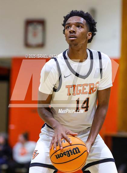 Thumbnail 1 in Douglas Byrd @ South View photogallery.