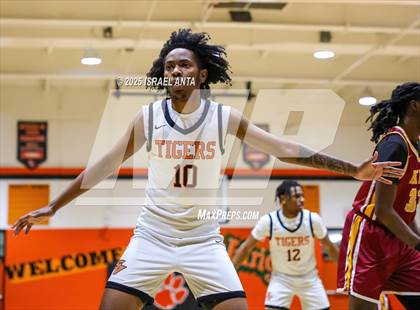 Thumbnail 2 in Douglas Byrd @ South View photogallery.