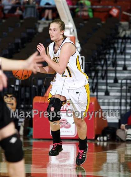 Thumbnail 2 in Poth vs. Winnsboro (UIL 2A Semifinal) photogallery.