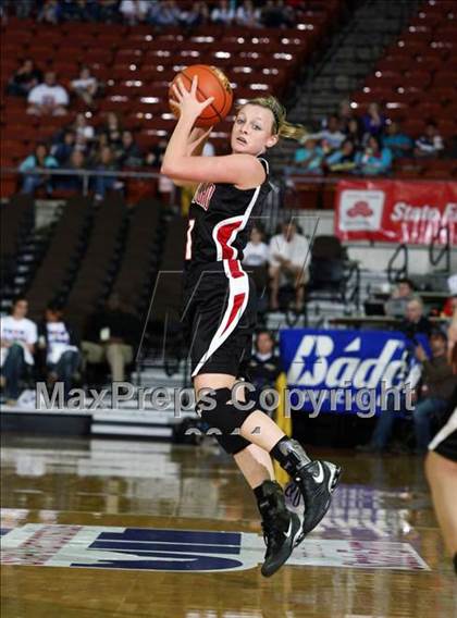 Thumbnail 1 in Poth vs. Winnsboro (UIL 2A Semifinal) photogallery.