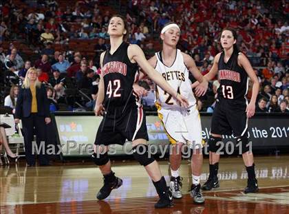 Thumbnail 2 in Poth vs. Winnsboro (UIL 2A Semifinal) photogallery.