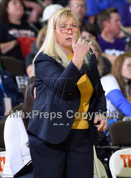 Thumbnail 1 in Poth vs. Winnsboro (UIL 2A Semifinal) photogallery.
