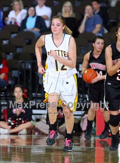 Thumbnail 2 in Poth vs. Winnsboro (UIL 2A Semifinal) photogallery.