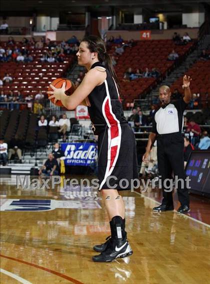 Thumbnail 3 in Poth vs. Winnsboro (UIL 2A Semifinal) photogallery.