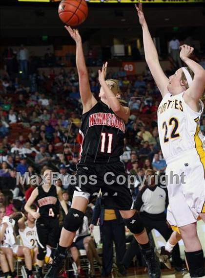 Thumbnail 2 in Poth vs. Winnsboro (UIL 2A Semifinal) photogallery.