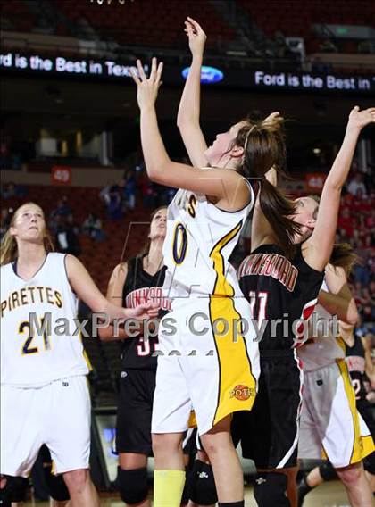 Thumbnail 1 in Poth vs. Winnsboro (UIL 2A Semifinal) photogallery.