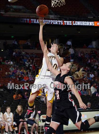 Thumbnail 3 in Poth vs. Winnsboro (UIL 2A Semifinal) photogallery.