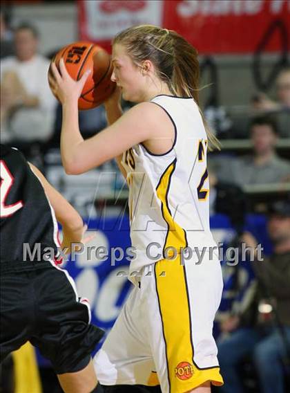 Thumbnail 2 in Poth vs. Winnsboro (UIL 2A Semifinal) photogallery.