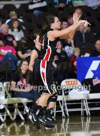 Thumbnail 1 in Poth vs. Winnsboro (UIL 2A Semifinal) photogallery.