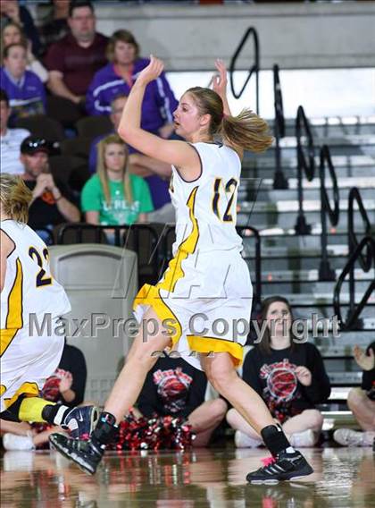 Thumbnail 2 in Poth vs. Winnsboro (UIL 2A Semifinal) photogallery.