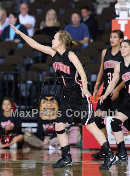Thumbnail 2 in Poth vs. Winnsboro (UIL 2A Semifinal) photogallery.