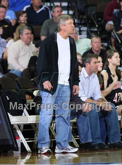 Thumbnail 2 in Poth vs. Winnsboro (UIL 2A Semifinal) photogallery.