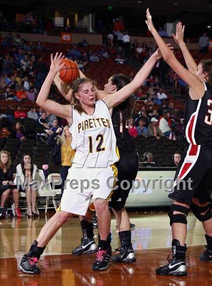 Thumbnail 2 in Poth vs. Winnsboro (UIL 2A Semifinal) photogallery.