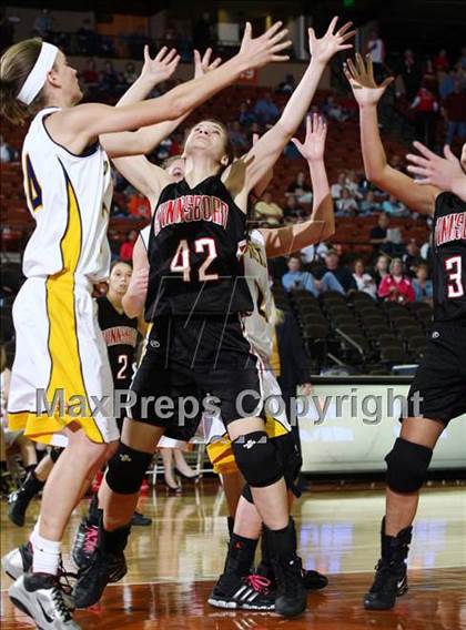 Thumbnail 3 in Poth vs. Winnsboro (UIL 2A Semifinal) photogallery.
