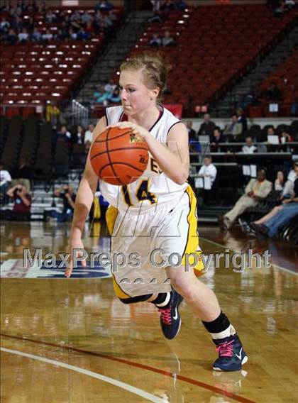 Thumbnail 3 in Poth vs. Winnsboro (UIL 2A Semifinal) photogallery.