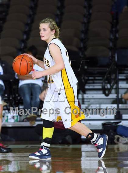 Thumbnail 3 in Poth vs. Winnsboro (UIL 2A Semifinal) photogallery.