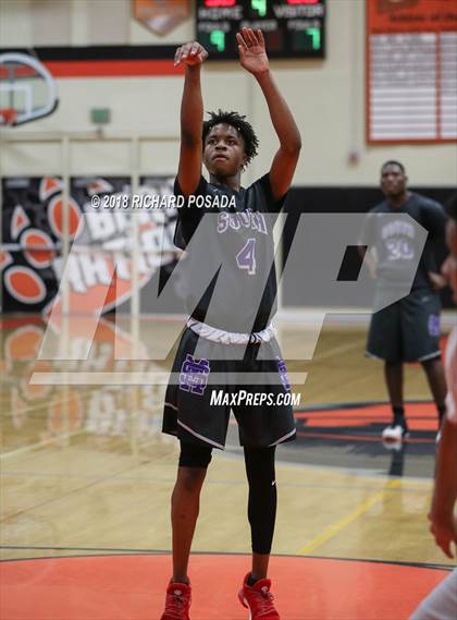 Thumbnail 2 in Selma vs. Madera South photogallery.