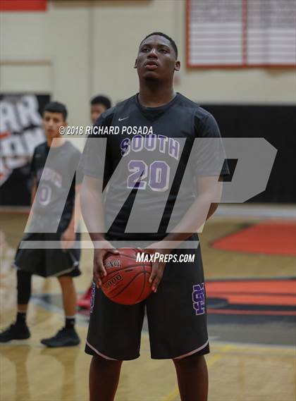 Thumbnail 1 in Selma vs. Madera South photogallery.