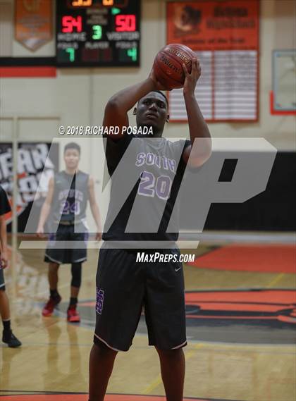 Thumbnail 2 in Selma vs. Madera South photogallery.