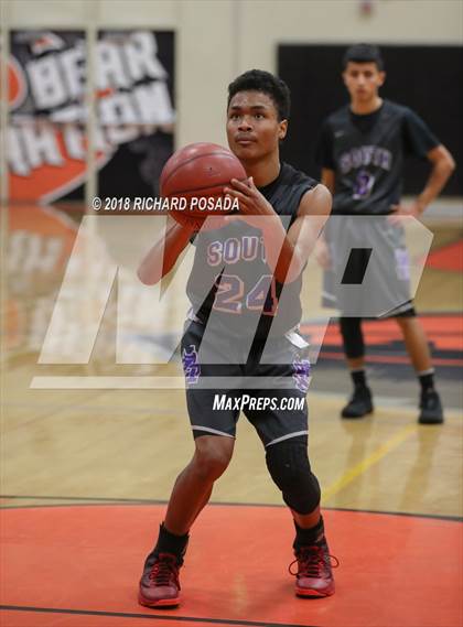 Thumbnail 2 in Selma vs. Madera South photogallery.