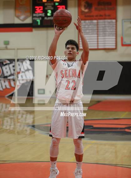 Thumbnail 2 in Selma vs. Madera South photogallery.