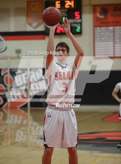 Thumbnail 2 in Selma vs. Madera South photogallery.